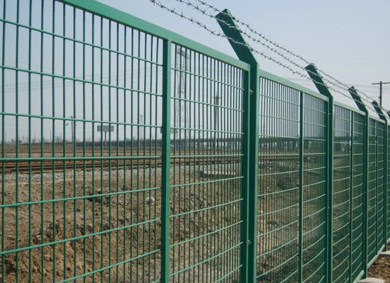 框架護欄網進行浸塑、噴塑防腐有區別嗎？